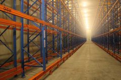 開冉制冷-大型鋼結構恒溫庫內(nèi)部展示